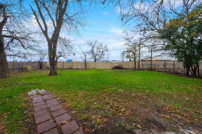 Photo - 1506 Hillcrest Dr House