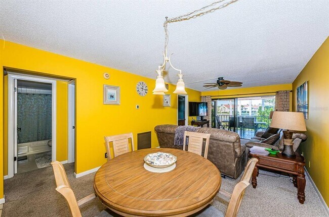 Foto del edificio - 6273 Bahia Del Mar Blvd S