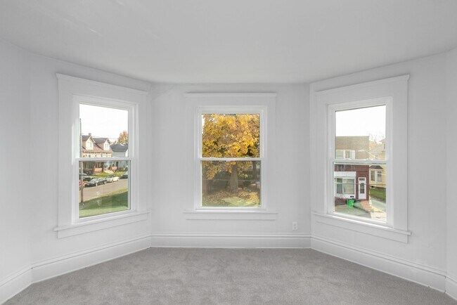 Foto del edificio - 205 W Cambridge St