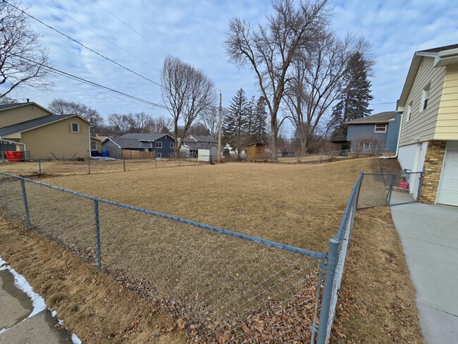 Building Photo - 725 Elton Hills Dr NW