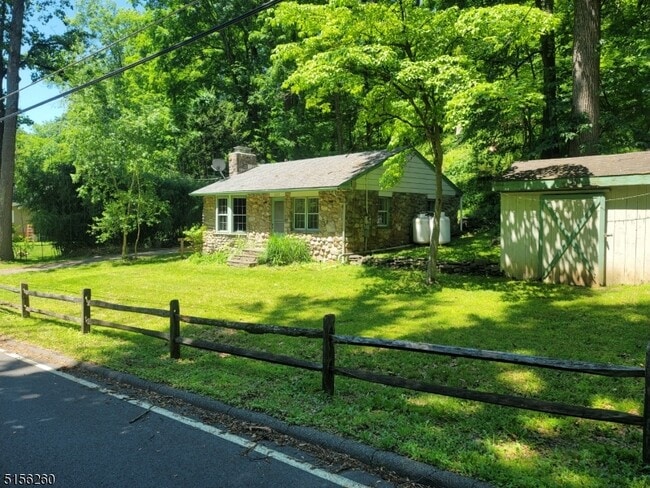 Building Photo - 923 Ridge Rd