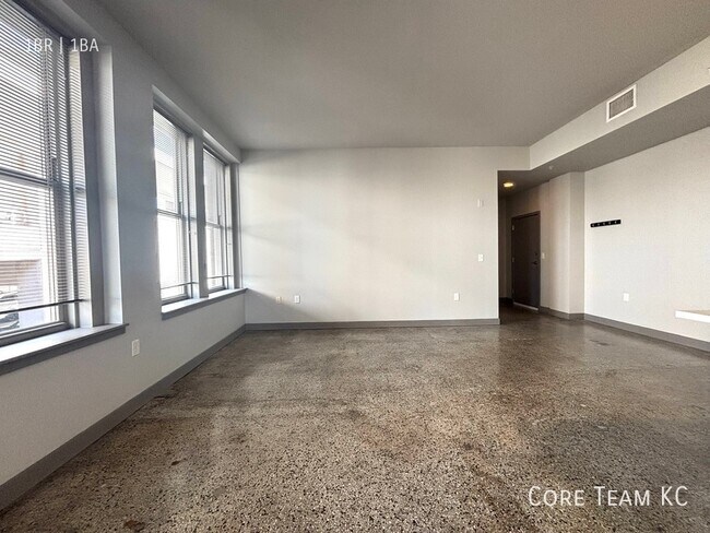 Foto del edificio - 306 E 12th St