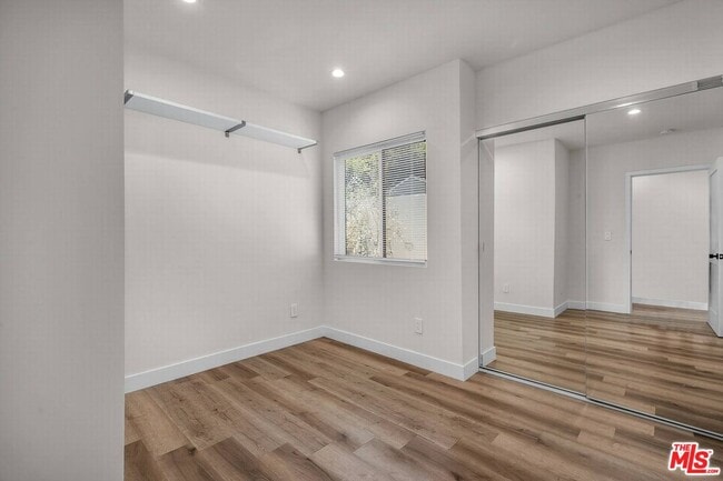 Building Photo - 5008 Greenbush Ave