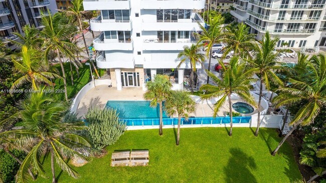 Foto del edificio - 8911 Collins Ave
