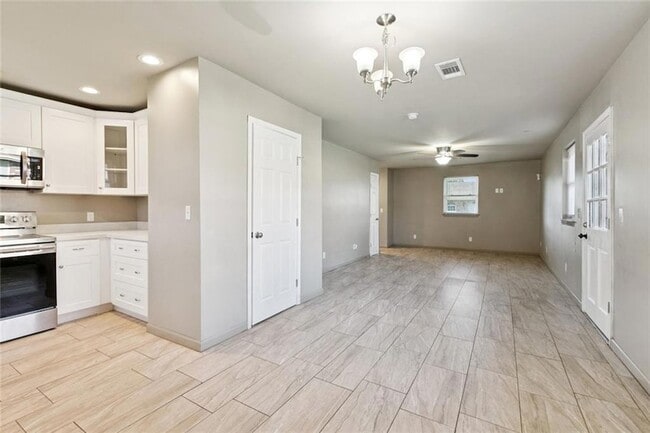 Building Photo - 2108 River Queen Dr