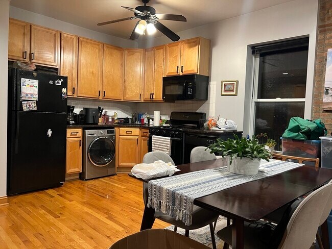 Foto del edificio - 2747 W Le Moyne St