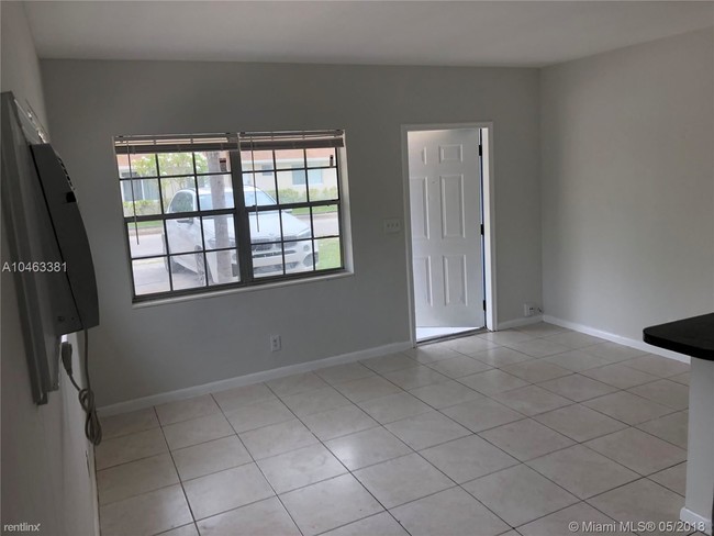 Building Photo - 2 br, 2 bath  - 1200 NE 16th Ave