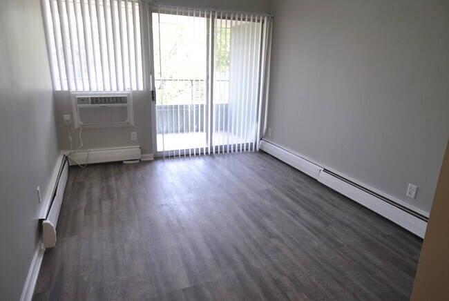 Foto del edificio - 728 S Main St