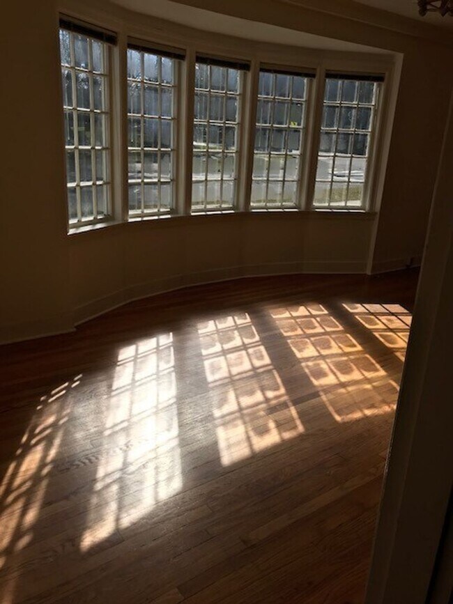 Building Photo - Near Downtown + WWU: 2 bdrm/1 bath house, in-unit laundry