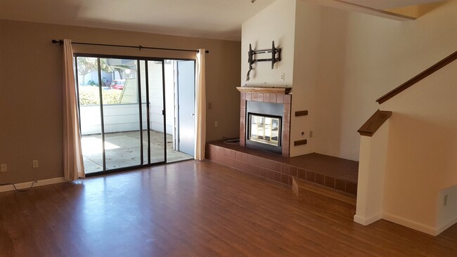 Building Photo - 2 Bedroom Condo with Garage in Parkside Co...