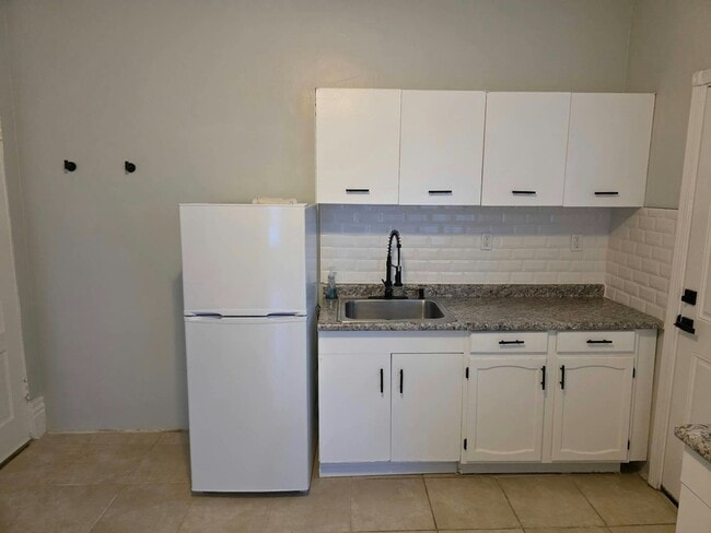 Building Photo - 3611 S Wood St