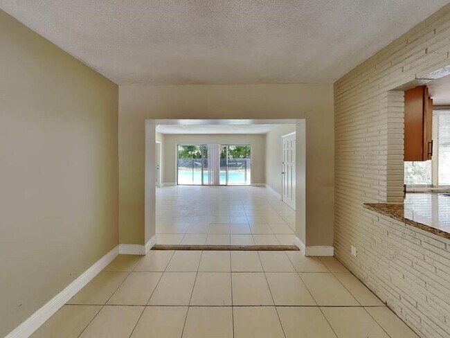 Foto del edificio - 2240 NE 62nd St
