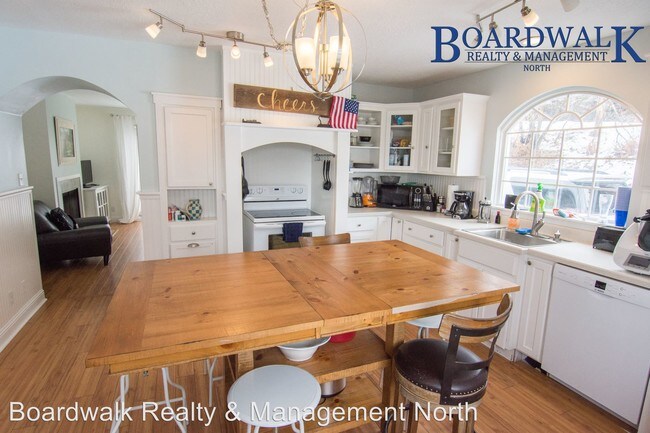 Building Photo - 3 br, 2 bath House - 2594 Viking Dr