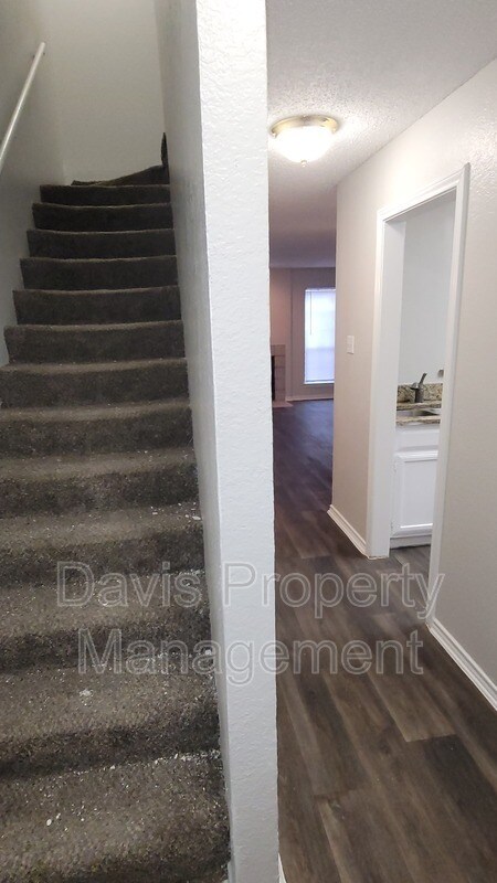 Building Photo - 3915 Dover Dr