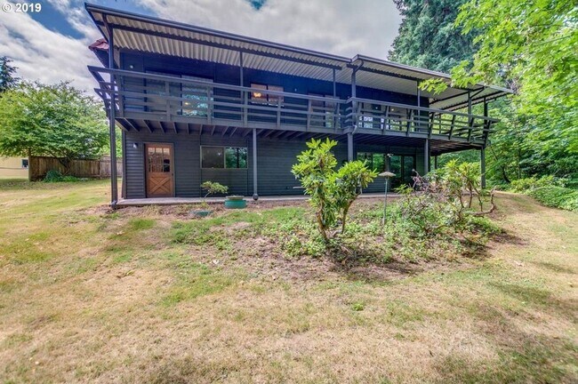 Building Photo - E1504