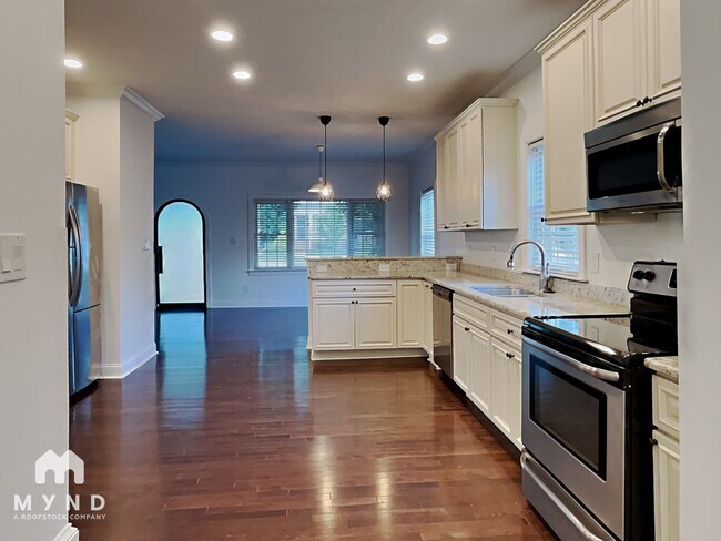 Foto del edificio - 211 Idlewild Ave