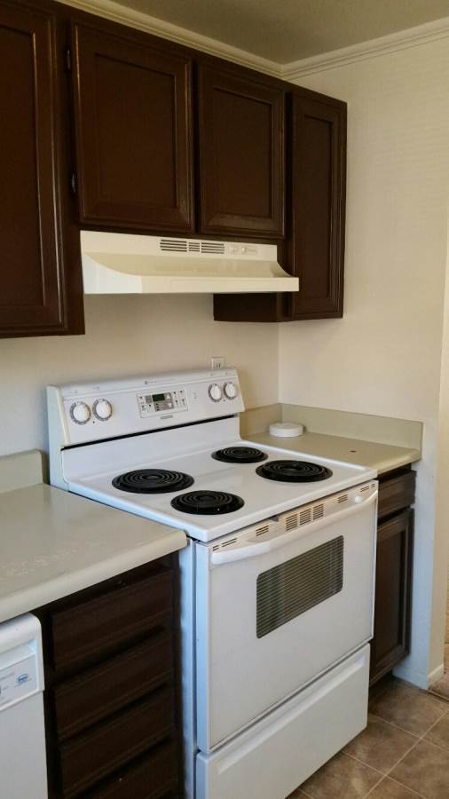 Building Photo - CHARMING CREEKSIDE APARTMENT