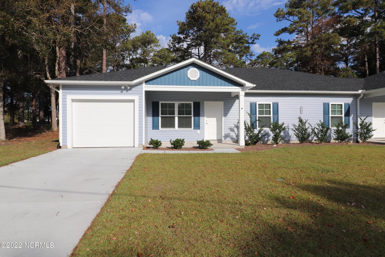1048 Meares St SW, Calabash, NC 28467 Townhome Rentals in Calabash NC