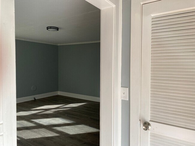 Foto del edificio - 2 Bedroom 1 Bathroom recently renovated ho...