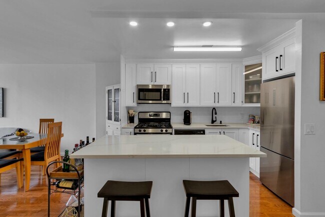 Foto del edificio - 345 E 93rd St