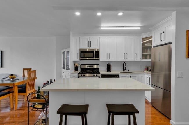 Building Photo - 345 E 93rd St