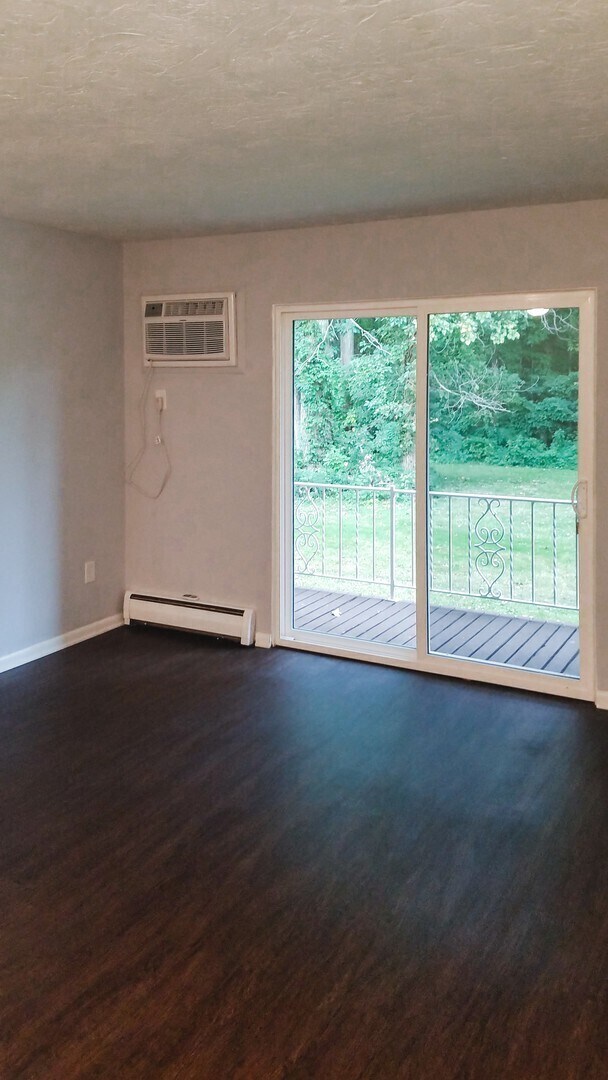 Building Photo - Lake-Front Living! (1 Month FREE)