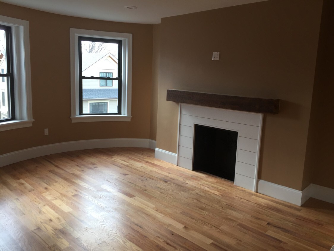 Primary Photo - 32 Linden St