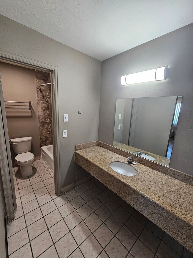 Building Photo - Remodeled Studio Apartments Near Memorial ...