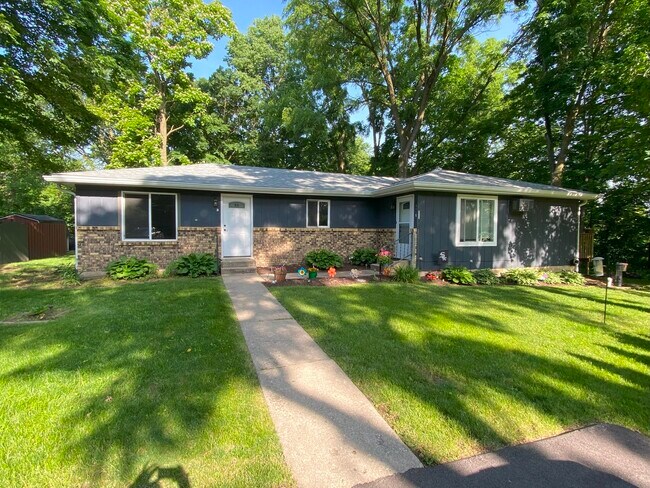 Building Photo - 511 Madison Ct