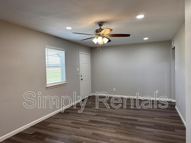 Building Photo - 11015 I-30 Frontage Rd