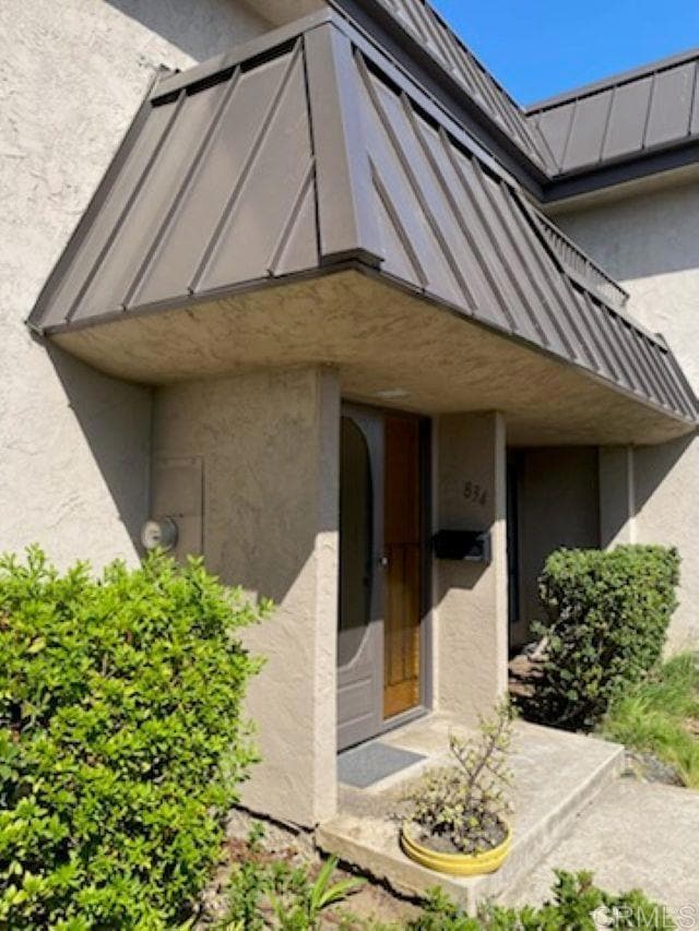 Building Photo - 834 S Sierra Ave