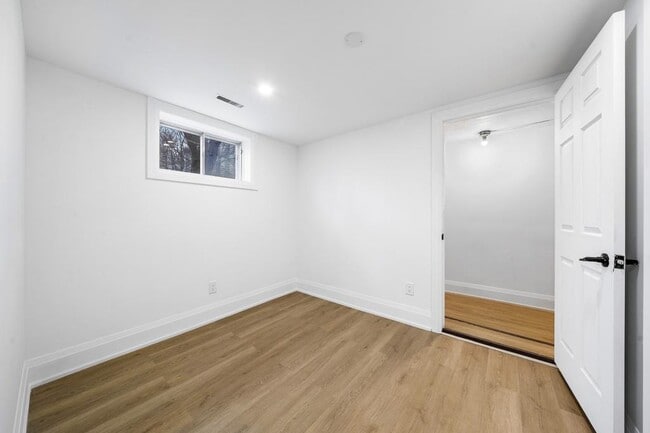 Building Photo - 2294 Lake Shore Blvd W