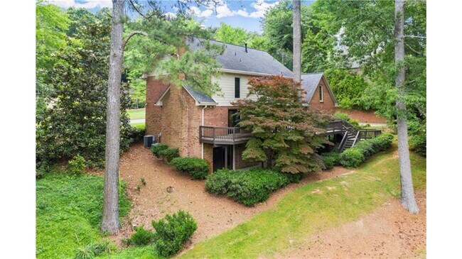 Building Photo - 590 Oakhaven Dr