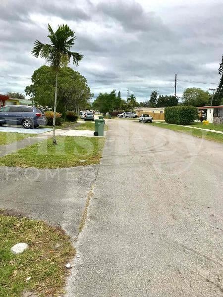 Foto del edificio - 6451 SW 2nd St