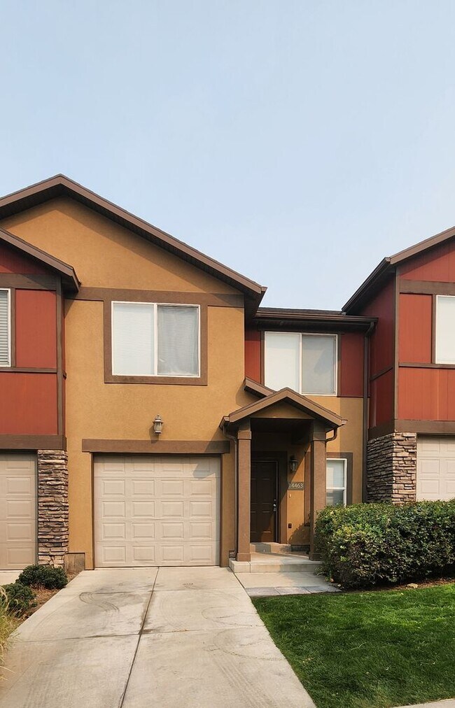 Foto del edificio - Charming 3 Bedroom Townhome For Rent in Herriman!