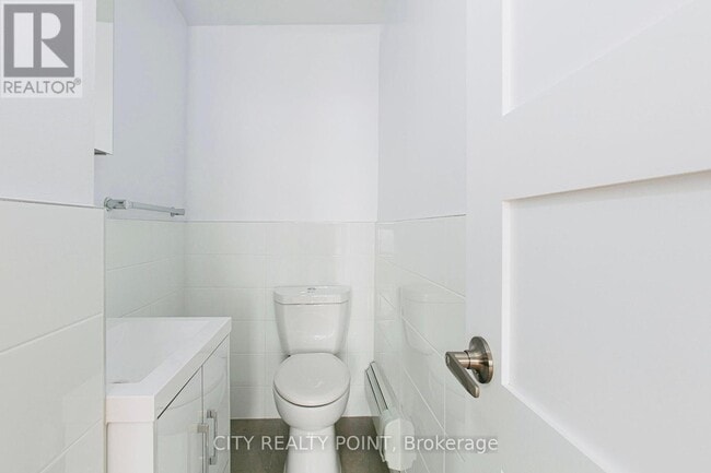 Photo du bâtiment - 666-1666 Spadina Ave.