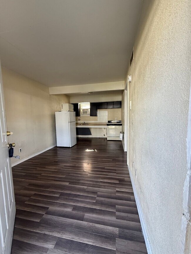 Building Photo - 1601 E Central Texas Expy