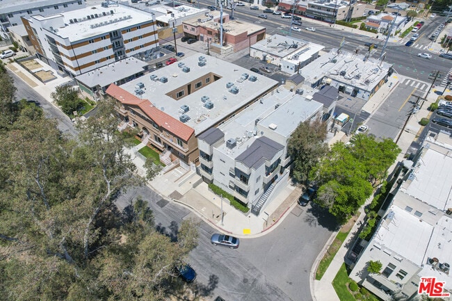 Building Photo - 22705 Del Valle St