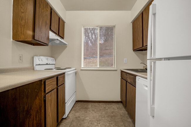 Building Photo - Beaver Creek Village Apartments