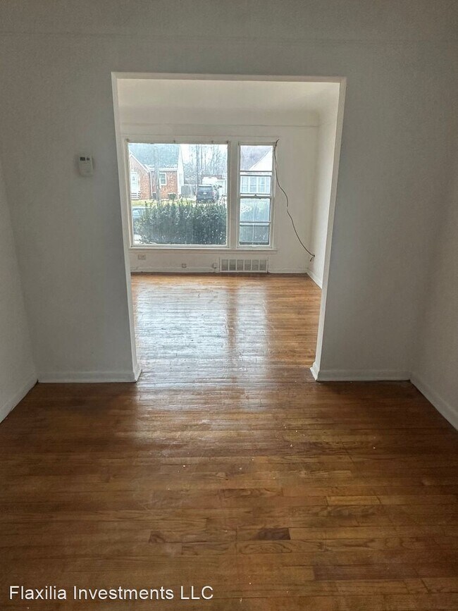 Building Photo - 3 br, 1 bath House - 735 Babbitt