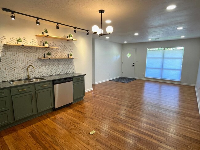 Building Photo - FULLY REMODELED 3 Bed 2.5 Bath Home in NW OKC