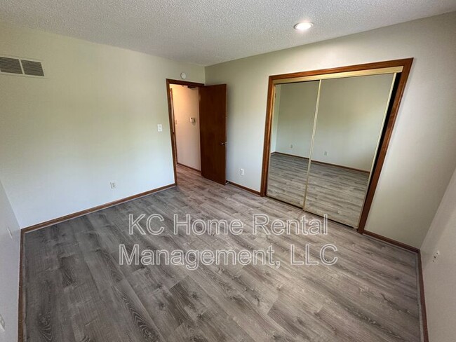 Foto del edificio - 209 NW Gibson Ct