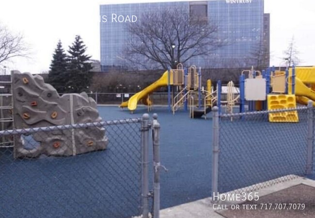 Building Photo - PRIME LOCATION: 2 Bedroom, 1 Bathroom!