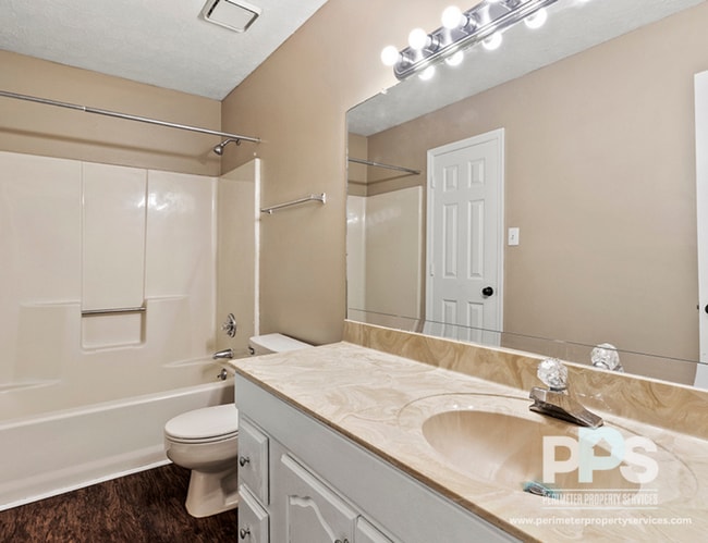 Building Photo - 107 Church St