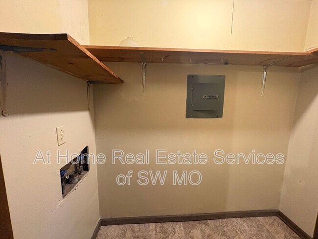 Building Photo - 2002-A W Monroe St