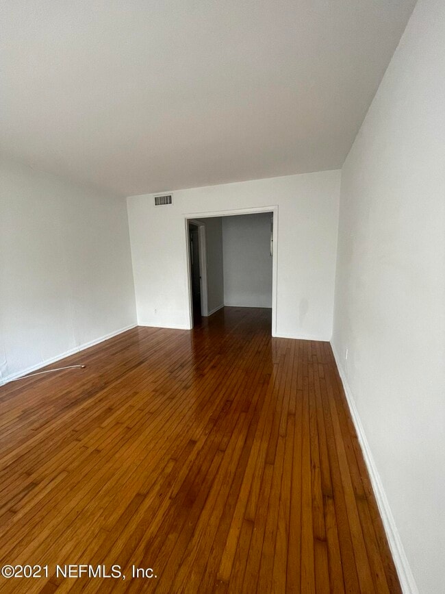 Foto del edificio - 1529 McDuff Ave S