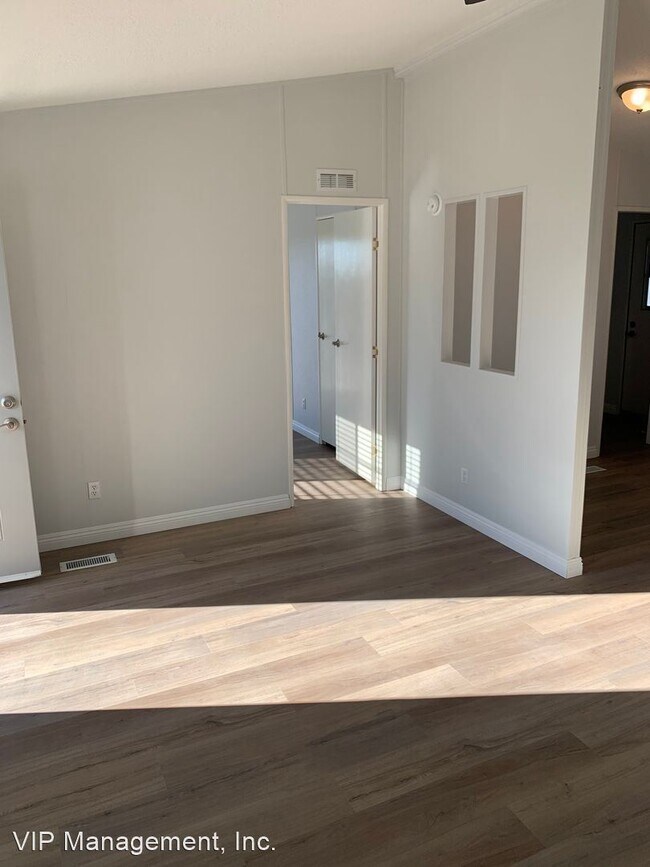 Building Photo - 3 br, 2 bath House - 9529 Visalia Ave