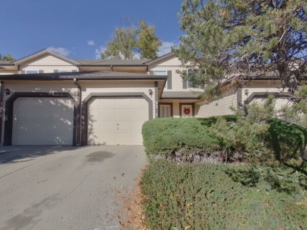 Foto principal - 2391 Lexington Village Ln