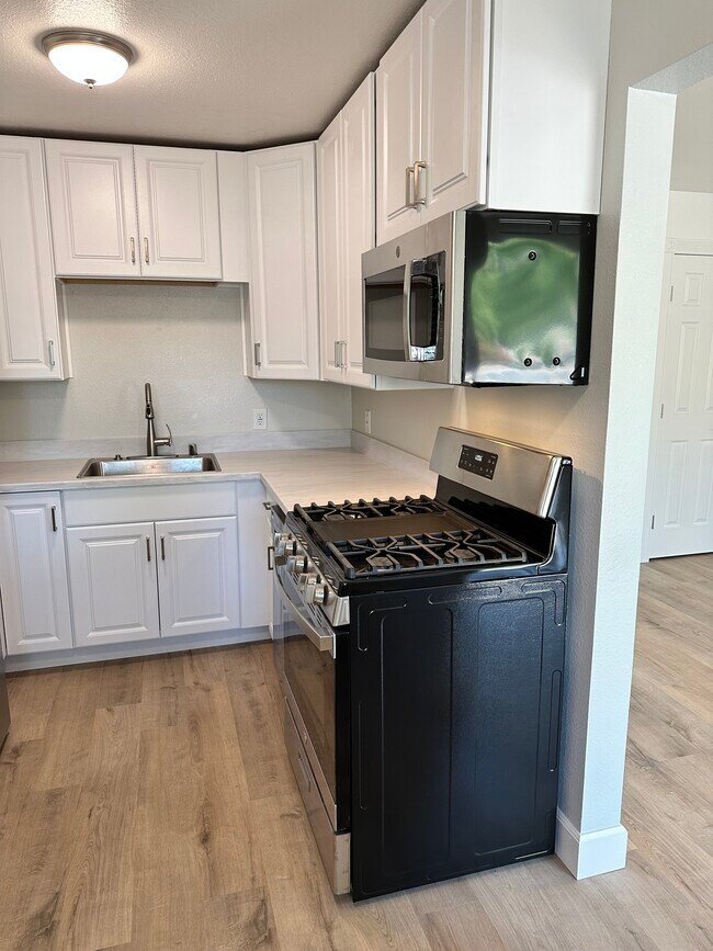 Building Photo - 888 W Verano Ave