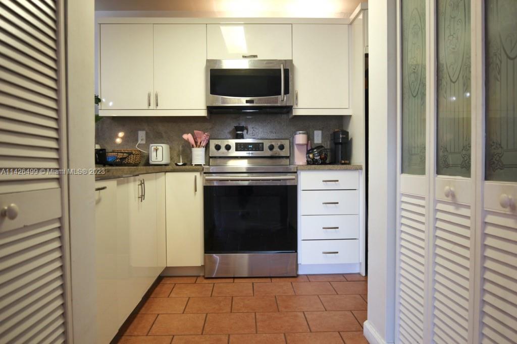 Primary Photo - 18240 Mediterranean Blvd